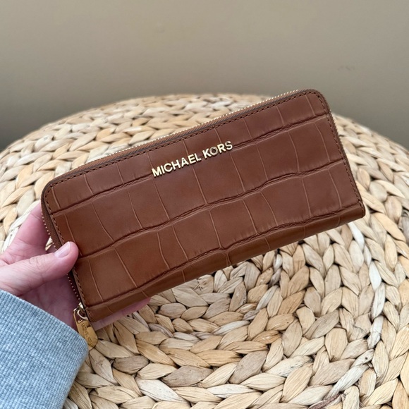 MICHAEL KORS genuine leather croc embossed continental zipper wallet - Picture 1 of 5